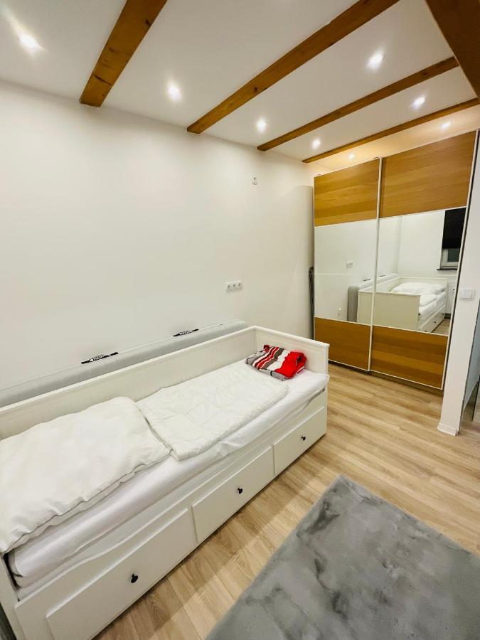 Best Central Apartment - Am Marktplatz - Up To 5 - Next To Frankfurt And Hanau - Coffee And Snacks - Netflix, Prime, Disney Nidderau المظهر الخارجي الصورة