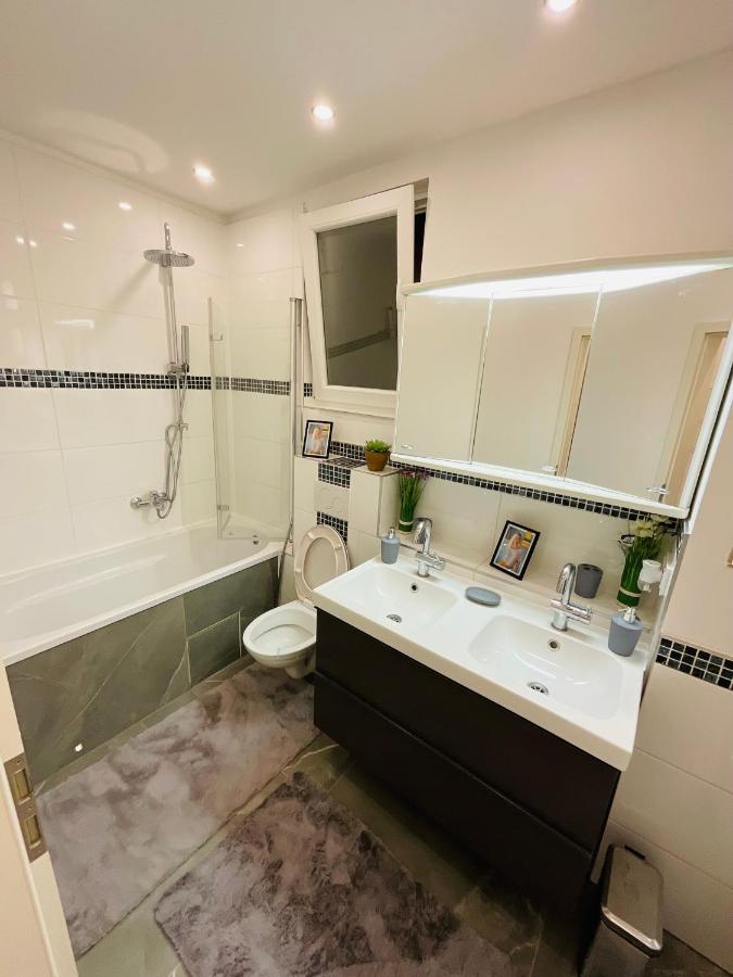 Best Central Apartment - Am Marktplatz - Up To 5 - Next To Frankfurt And Hanau - Coffee And Snacks - Netflix, Prime, Disney Nidderau المظهر الخارجي الصورة