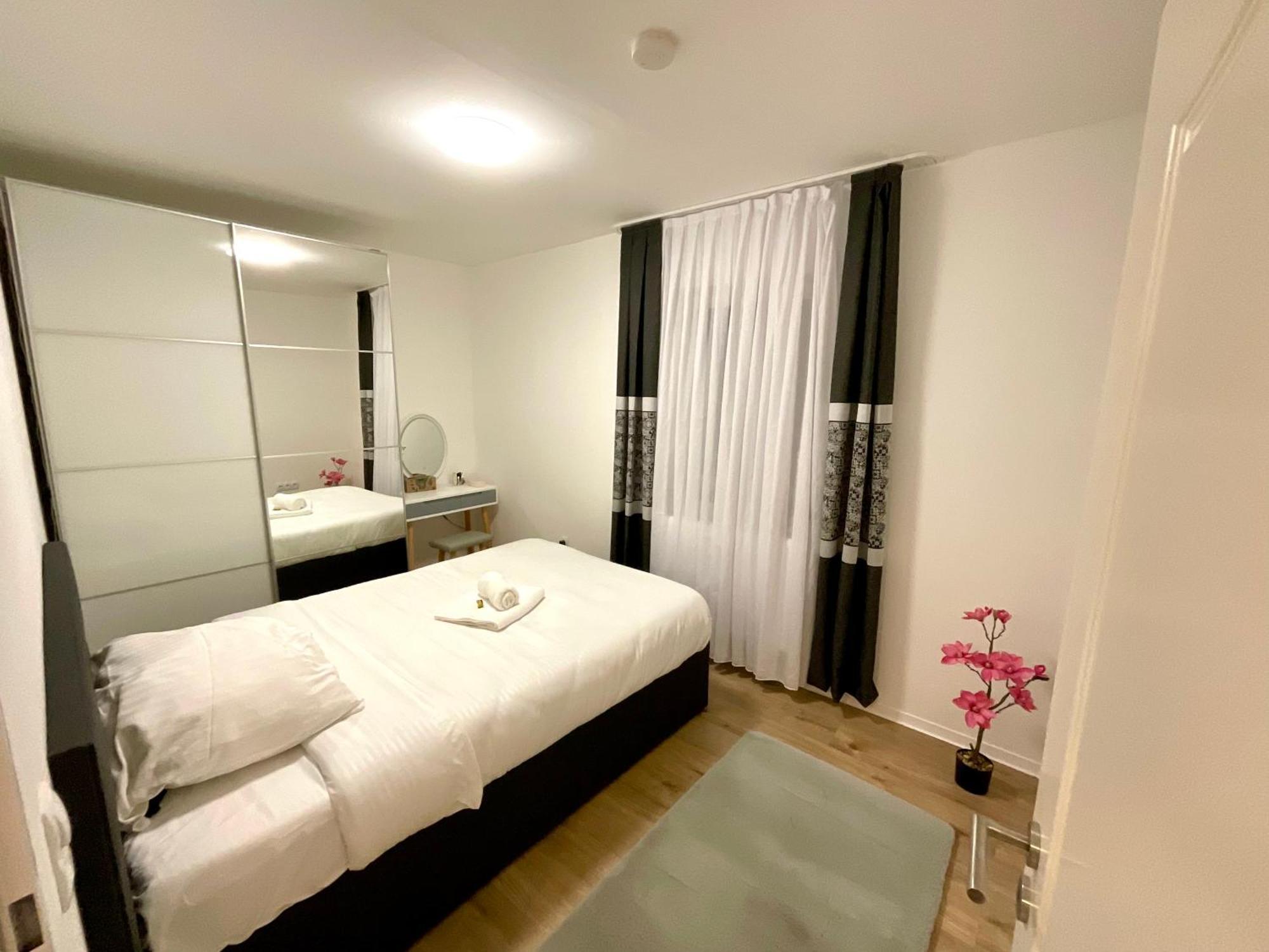 Best Central Apartment - Am Marktplatz - Up To 5 - Next To Frankfurt And Hanau - Coffee And Snacks - Netflix, Prime, Disney Nidderau المظهر الخارجي الصورة